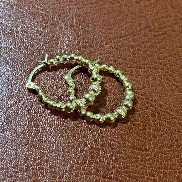 18K Gold Earrings - Picture 1 of 5